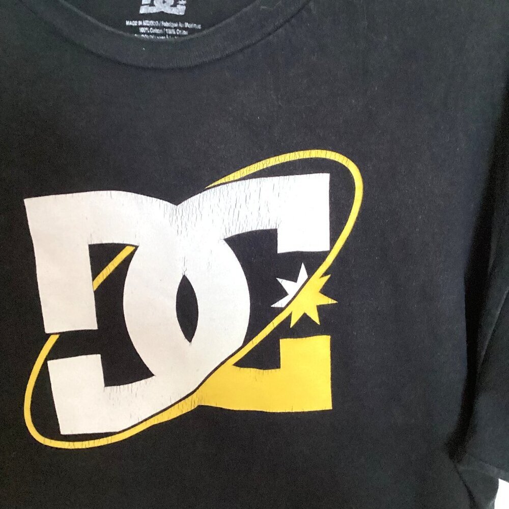 DC Men's Short Sleeve T- Shirt Size M Black Graphic Top - Picture 2 of 5